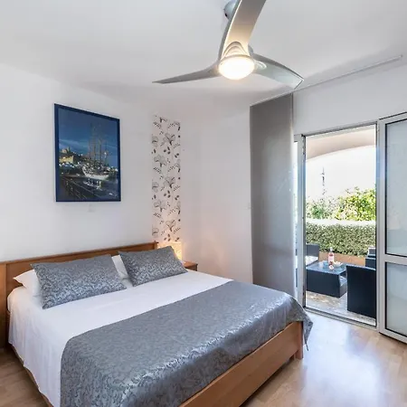 Separovic Apartment *